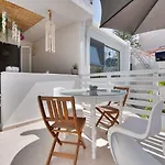 Lilian's House * 干尼亞